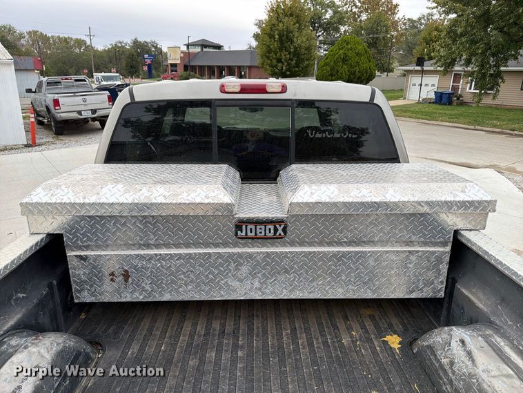 image for item FU0586 2001 Chevrolet Silverado 2500HD Crew Cab pickup truck