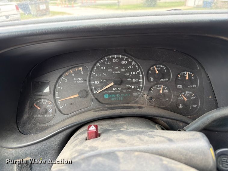 image for item FU0586 2001 Chevrolet Silverado 2500HD Crew Cab pickup truck