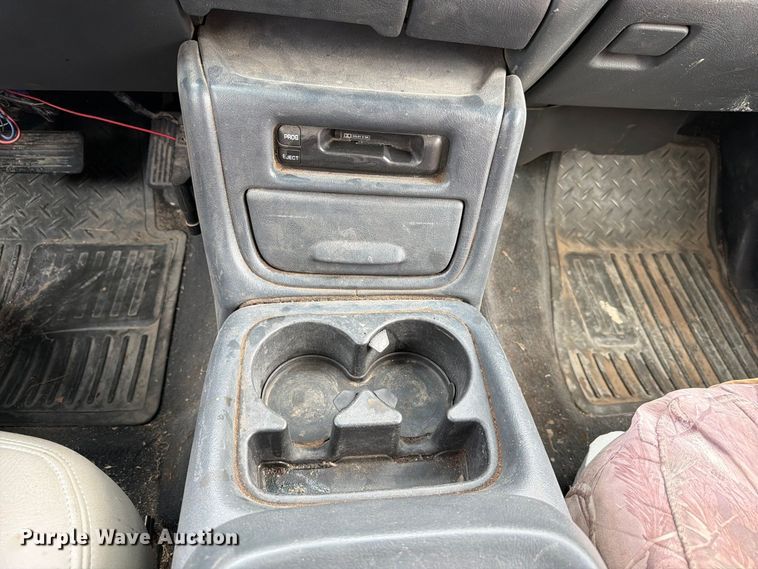 image for item FU0586 2001 Chevrolet Silverado 2500HD Crew Cab pickup truck