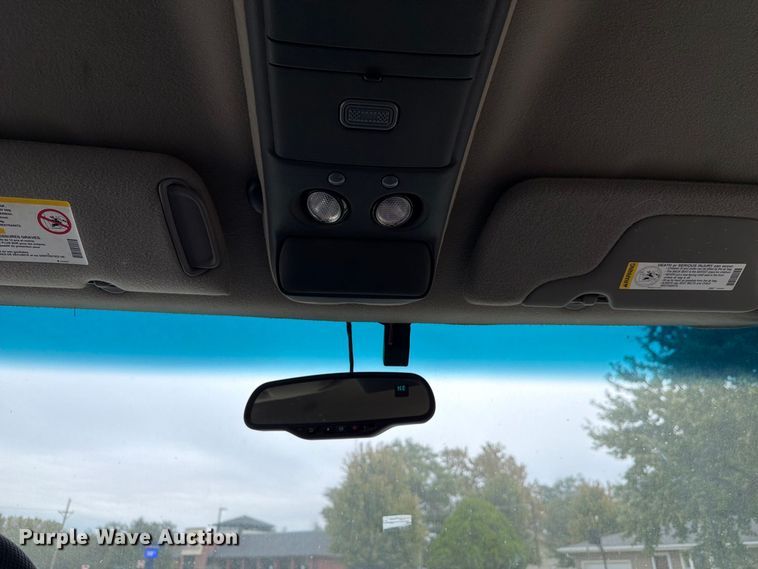 image for item FU0586 2001 Chevrolet Silverado 2500HD Crew Cab pickup truck