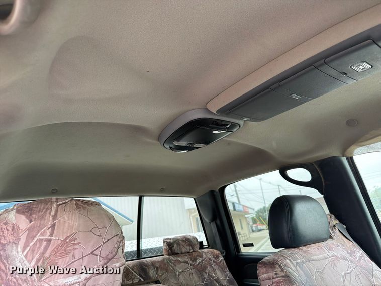 image for item FU0586 2001 Chevrolet Silverado 2500HD Crew Cab pickup truck