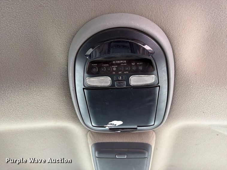 image for item FU0586 2001 Chevrolet Silverado 2500HD Crew Cab pickup truck