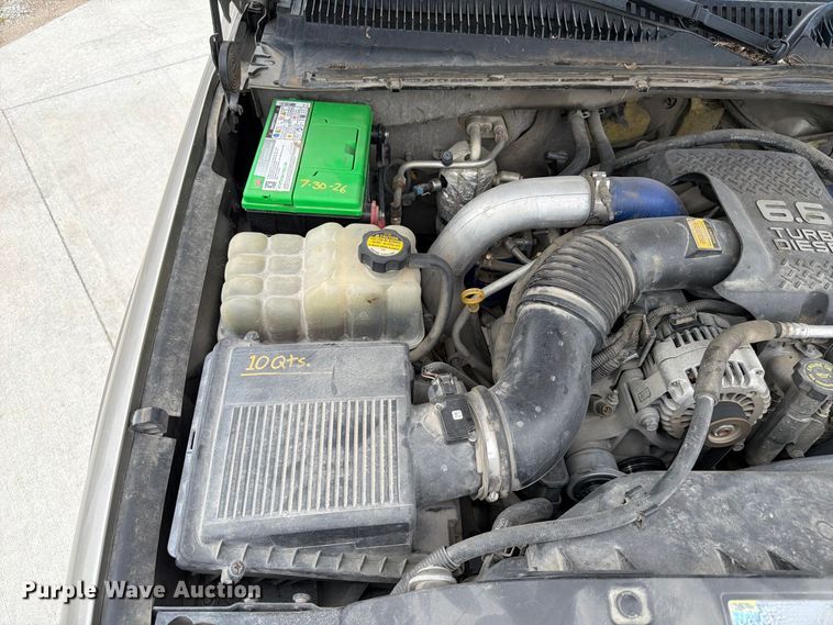 image for item FU0586 2001 Chevrolet Silverado 2500HD Crew Cab pickup truck
