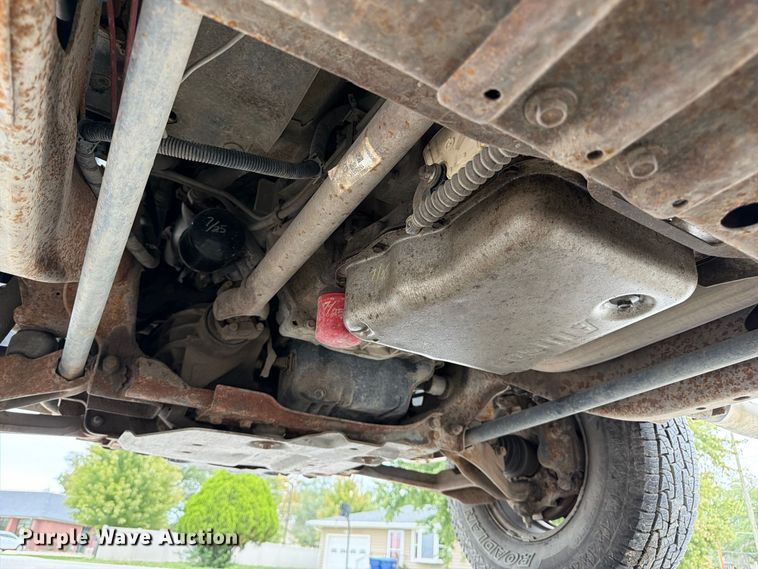 image for item FU0586 2001 Chevrolet Silverado 2500HD Crew Cab pickup truck