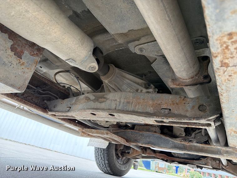 image for item FU0586 2001 Chevrolet Silverado 2500HD Crew Cab pickup truck
