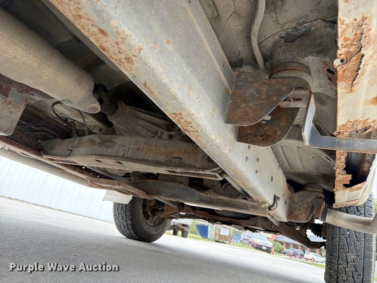 image for item FU0586 2001 Chevrolet Silverado 2500HD Crew Cab pickup truck