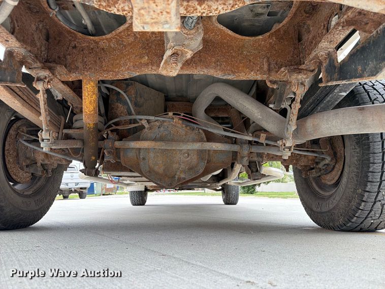 image for item FU0586 2001 Chevrolet Silverado 2500HD Crew Cab pickup truck
