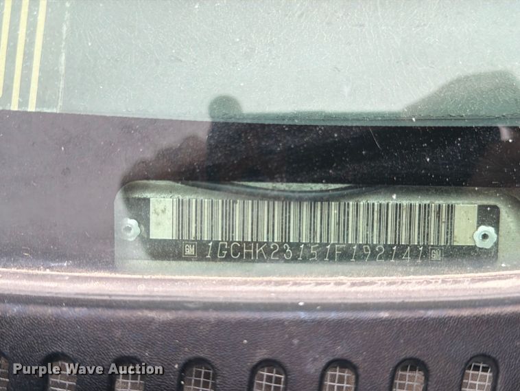 image for item FU0586 2001 Chevrolet Silverado 2500HD Crew Cab pickup truck