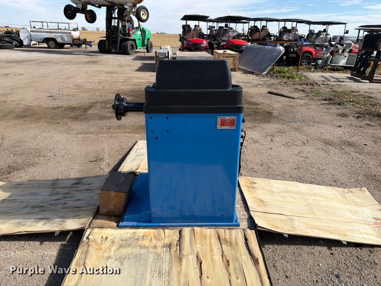 image for item FU0615 2026 Sdlanch SDLBM tire balancing machine