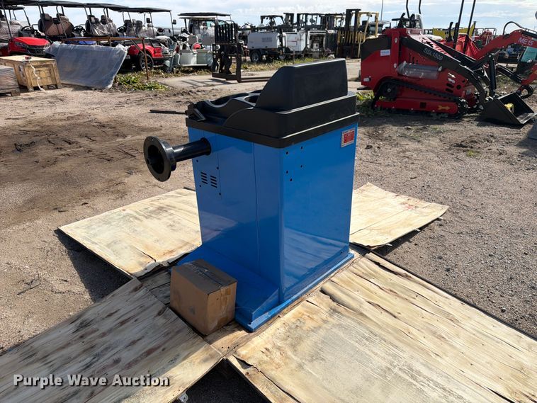 image for item FU0615 2026 Sdlanch SDLBM tire balancing machine