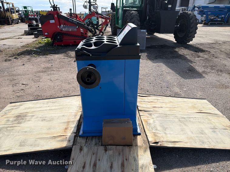 image for item FU0615 2026 Sdlanch SDLBM tire balancing machine