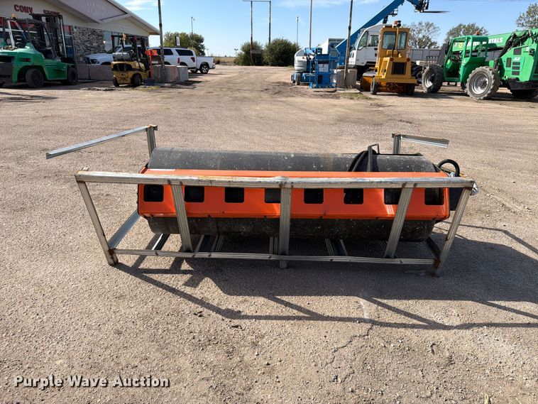 image for item FU0616 Skid steer roller