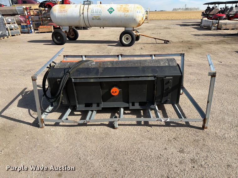 image for item FU0616 Skid steer roller