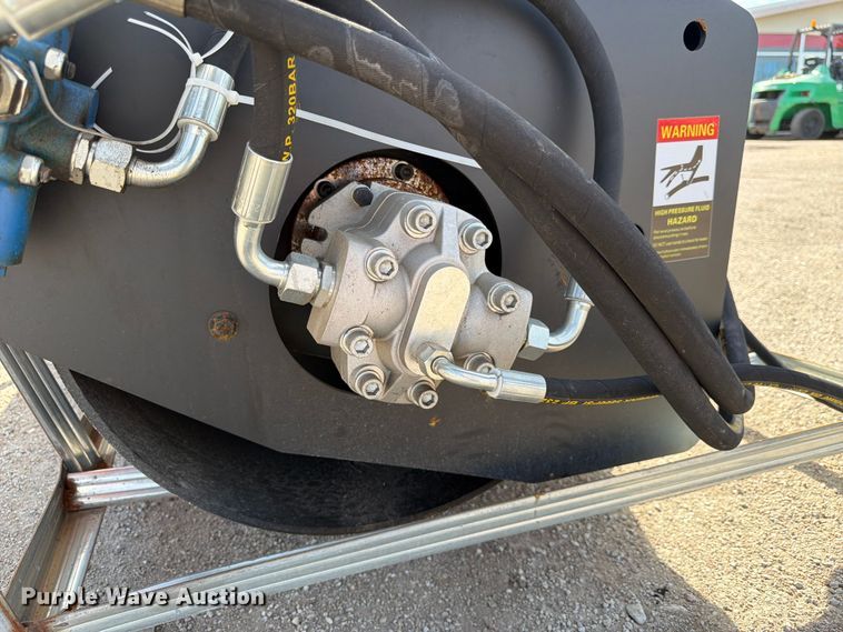 image for item FU0616 Skid steer roller