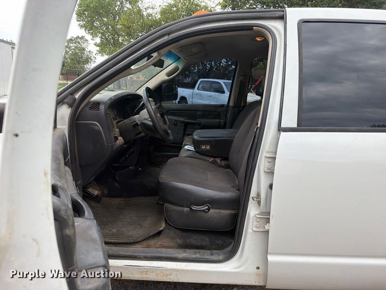 image for item FU1047 2005 Dodge Ram 3500 Ext. Cab pickup truck