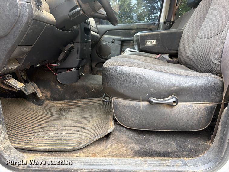 image for item FU1047 2005 Dodge Ram 3500 Ext. Cab pickup truck