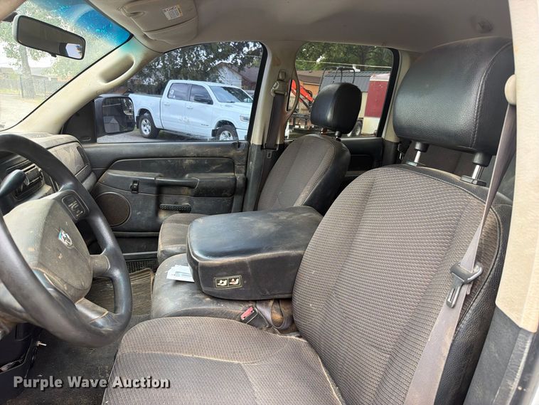 image for item FU1047 2005 Dodge Ram 3500 Ext. Cab pickup truck
