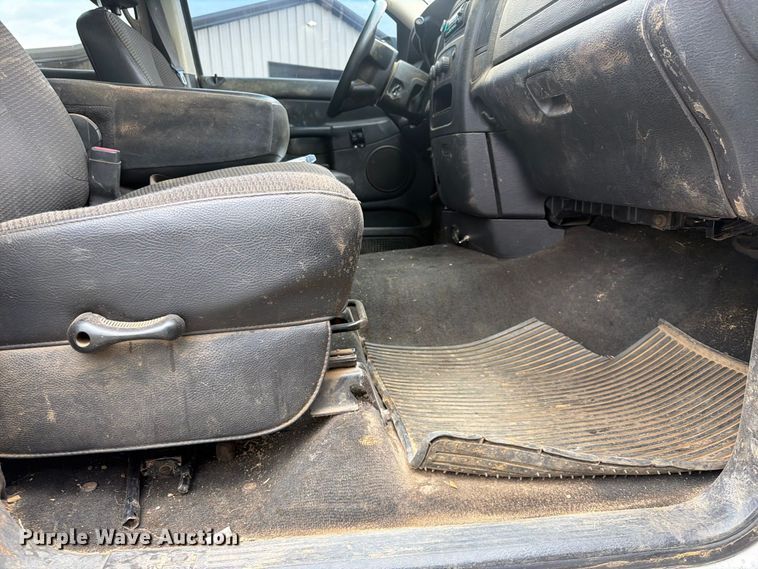 image for item FU1047 2005 Dodge Ram 3500 Ext. Cab pickup truck