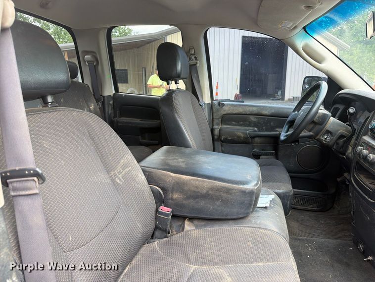 image for item FU1047 2005 Dodge Ram 3500 Ext. Cab pickup truck