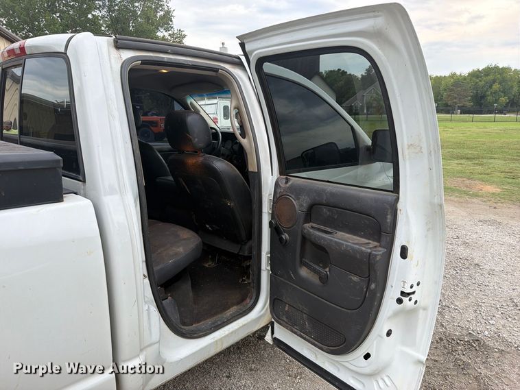 image for item FU1047 2005 Dodge Ram 3500 Ext. Cab pickup truck