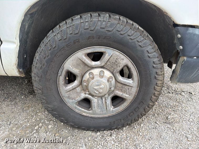 image for item FU1047 2005 Dodge Ram 3500 Ext. Cab pickup truck