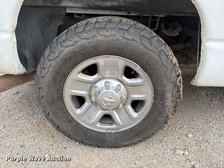 image for item FU1047 2005 Dodge Ram 3500 Ext. Cab pickup truck