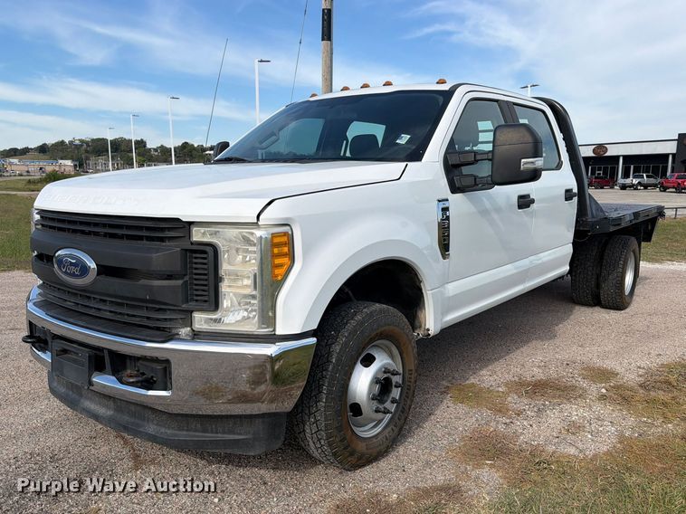 image for item FU1200 2019 Ford F350 Super Duty Crew Cab dump flatbed pickup truck