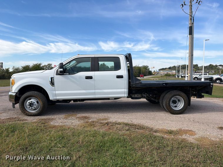 image for item FU1200 2019 Ford F350 Super Duty Crew Cab dump flatbed pickup truck