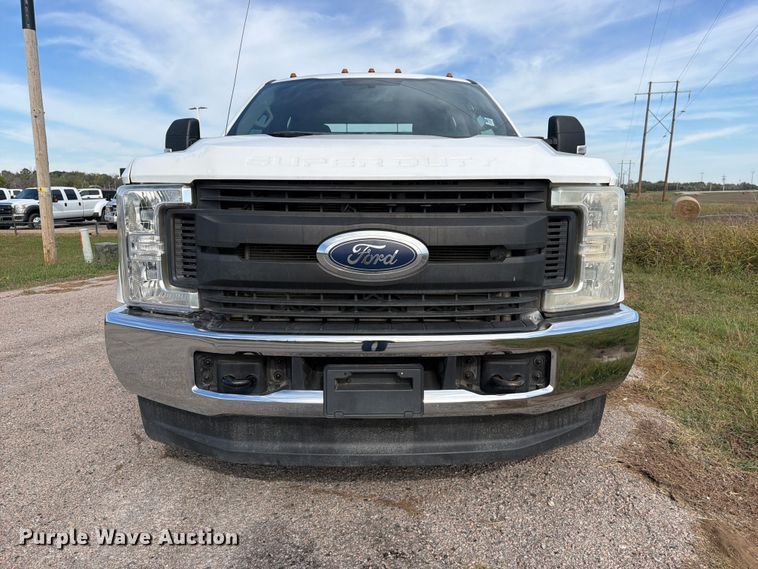 image for item FU1200 2019 Ford F350 Super Duty Crew Cab dump flatbed pickup truck
