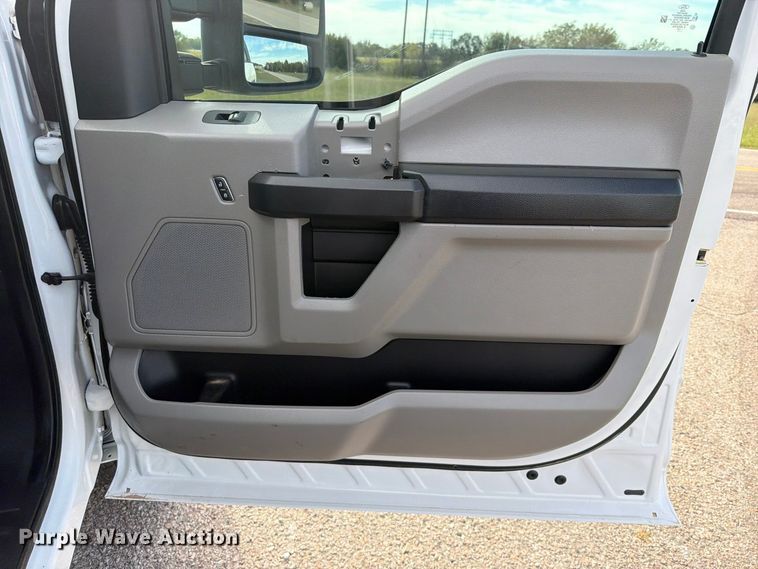 image for item FU1200 2019 Ford F350 Super Duty Crew Cab dump flatbed pickup truck