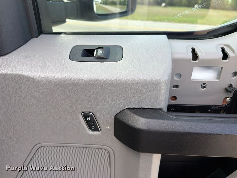 image for item FU1200 2019 Ford F350 Super Duty Crew Cab dump flatbed pickup truck