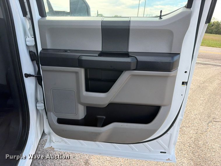 image for item FU1200 2019 Ford F350 Super Duty Crew Cab dump flatbed pickup truck