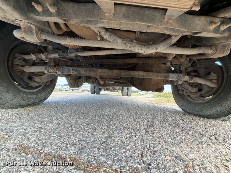 image for item FU1200 2019 Ford F350 Super Duty Crew Cab dump flatbed pickup truck