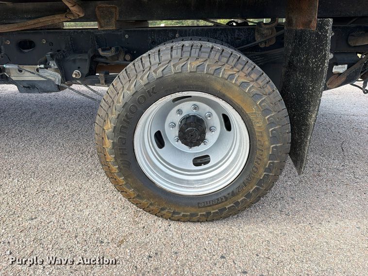 image for item FU1200 2019 Ford F350 Super Duty Crew Cab dump flatbed pickup truck