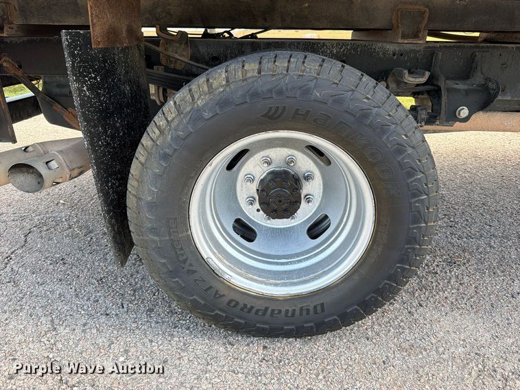image for item FU1200 2019 Ford F350 Super Duty Crew Cab dump flatbed pickup truck