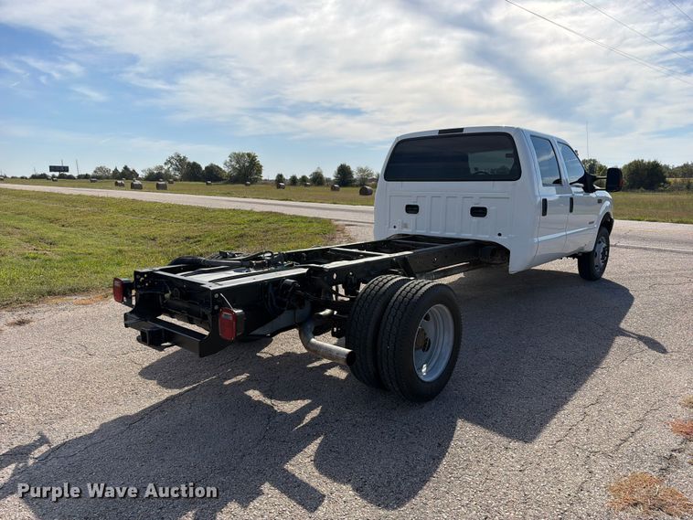 image for item FU1203 2004 Ford F450 Super Duty Crew Cab truck cab and chassis