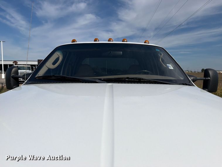 image for item FU1203 2004 Ford F450 Super Duty Crew Cab truck cab and chassis