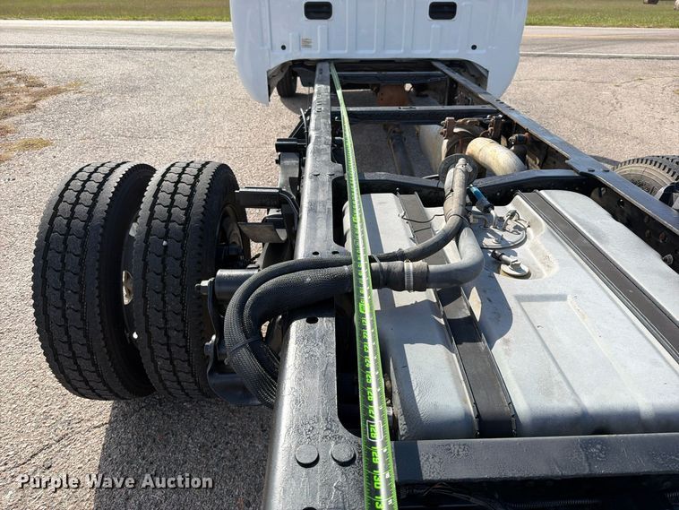 image for item FU1203 2004 Ford F450 Super Duty Crew Cab truck cab and chassis