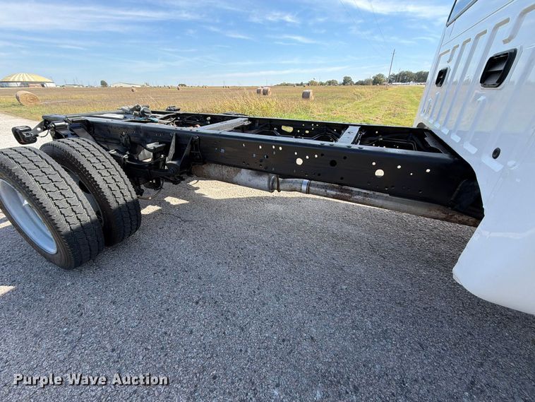 image for item FU1203 2004 Ford F450 Super Duty Crew Cab truck cab and chassis