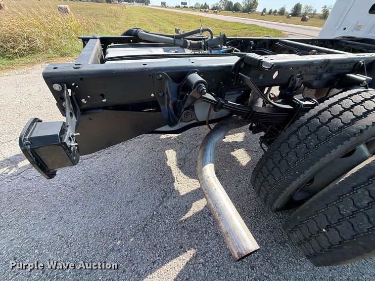image for item FU1203 2004 Ford F450 Super Duty Crew Cab truck cab and chassis