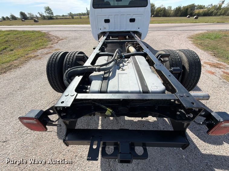 image for item FU1203 2004 Ford F450 Super Duty Crew Cab truck cab and chassis