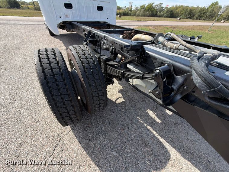 image for item FU1203 2004 Ford F450 Super Duty Crew Cab truck cab and chassis
