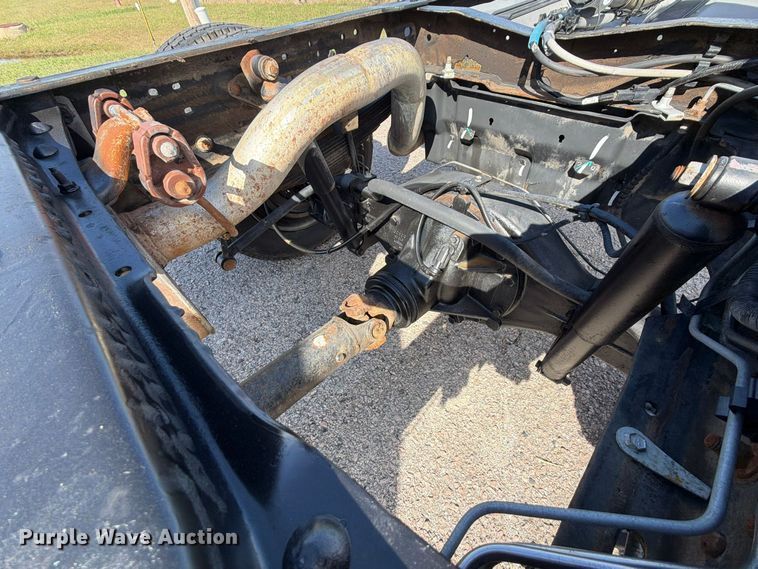 image for item FU1203 2004 Ford F450 Super Duty Crew Cab truck cab and chassis