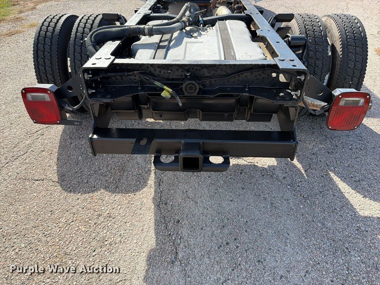 image for item FU1203 2004 Ford F450 Super Duty Crew Cab truck cab and chassis