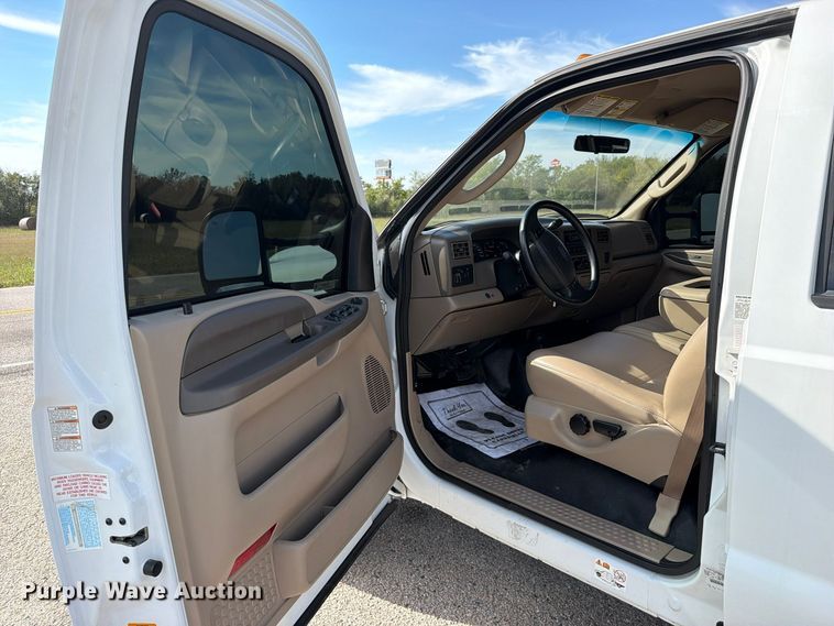 image for item FU1203 2004 Ford F450 Super Duty Crew Cab truck cab and chassis