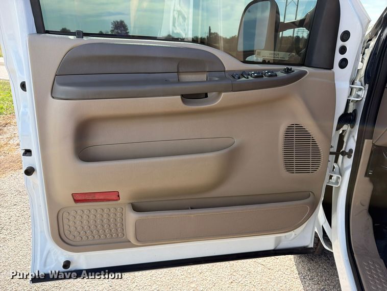 image for item FU1203 2004 Ford F450 Super Duty Crew Cab truck cab and chassis