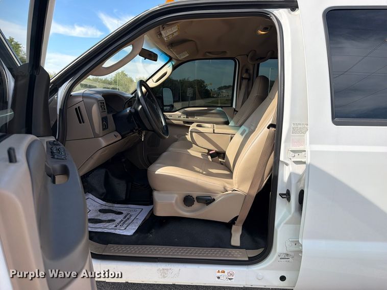image for item FU1203 2004 Ford F450 Super Duty Crew Cab truck cab and chassis