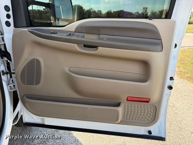 image for item FU1203 2004 Ford F450 Super Duty Crew Cab truck cab and chassis