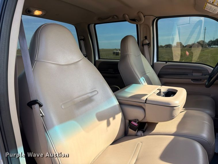 image for item FU1203 2004 Ford F450 Super Duty Crew Cab truck cab and chassis