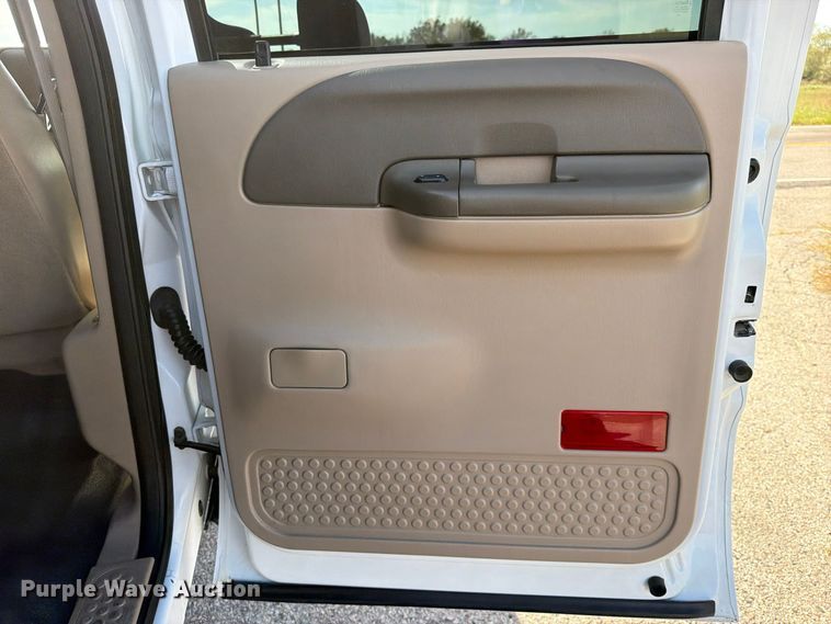 image for item FU1203 2004 Ford F450 Super Duty Crew Cab truck cab and chassis